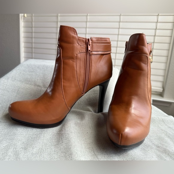 Guess Paiton Women’s Heeled Booties - Picture 1 of 4